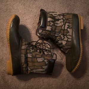 Thinsulate Insulated Camo Boots
